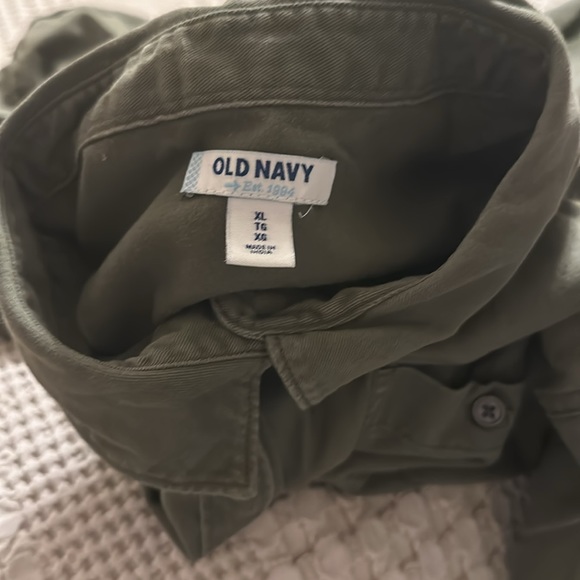 Button down - Picture 3 of 3